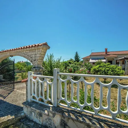 빌라 Quaint In With A Scenic View For Hikers