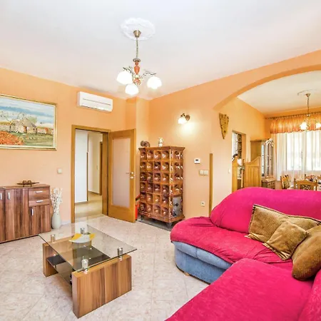 빌라 Quaint In With A Scenic View For Hikers *