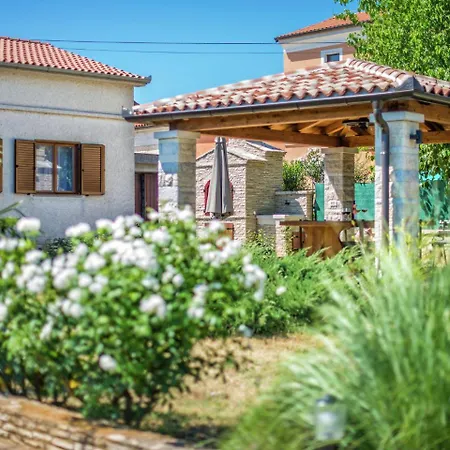 Quaint In With A Scenic View For Hikers 빌라 *