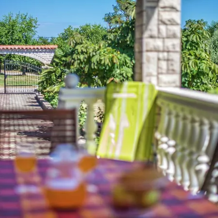 Quaint In With A Scenic View For Hikers 빌라