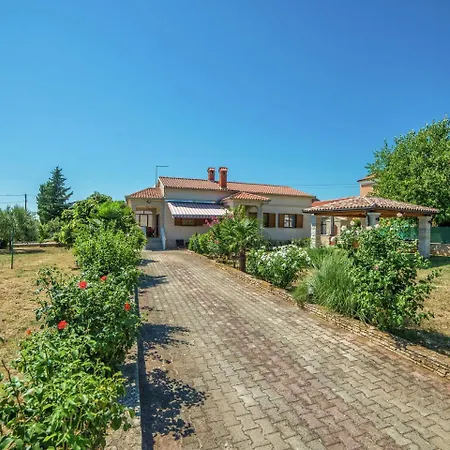 Quaint In With A Scenic View For Hikers Valtura