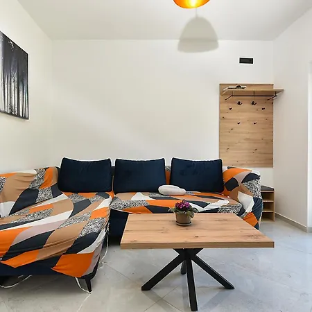 House 2387 Pola